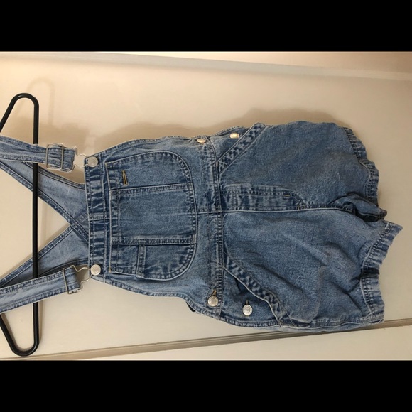 Kids GAP Vintage Short Overall. - Picture 4 of 8